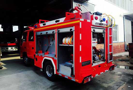 云浮采購13輛3.5噸水罐消防車正式上崗